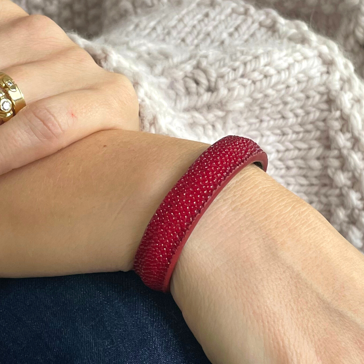 crivellaro-bracelet-galuchat-rouge-poignet