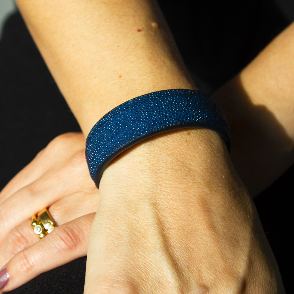 crivellaro-bracelet-femme-galuchat-bleu-moyen-1