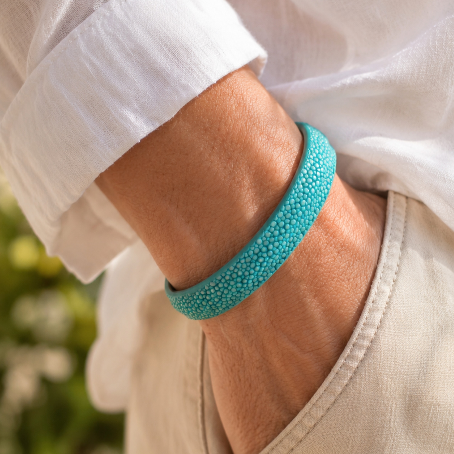 268 Bracelet Galuchat poncé turquoise Crivellaro porté