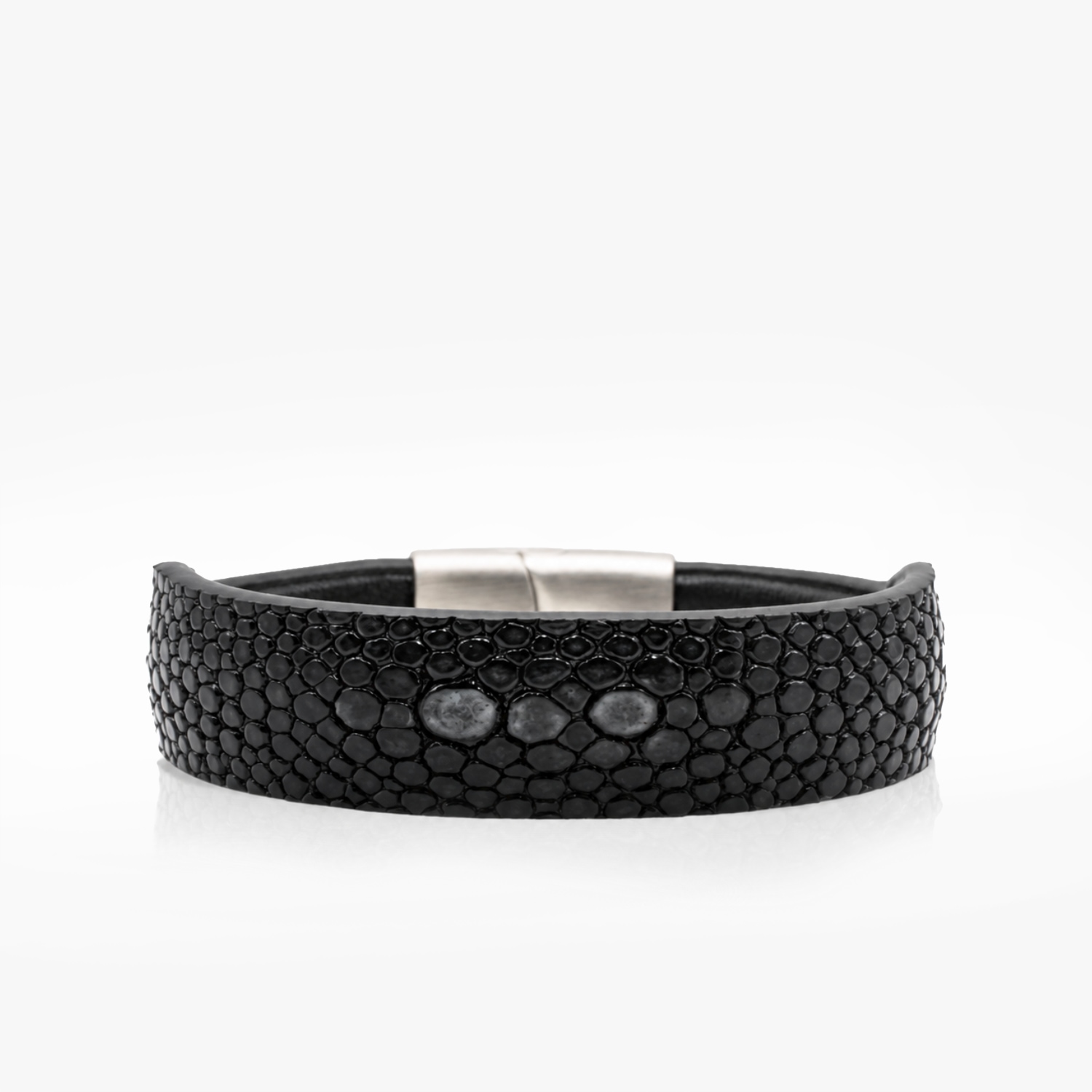 Manchette Galuchat noir | Perle centrale