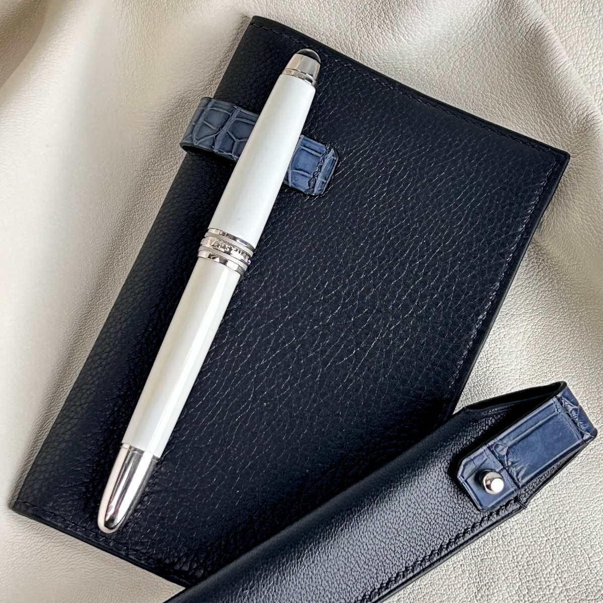 Protège carnet en cuir
