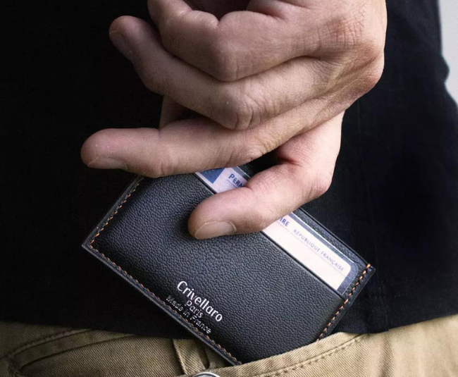 porte-cartes minimaliste en cuir noir pour homme