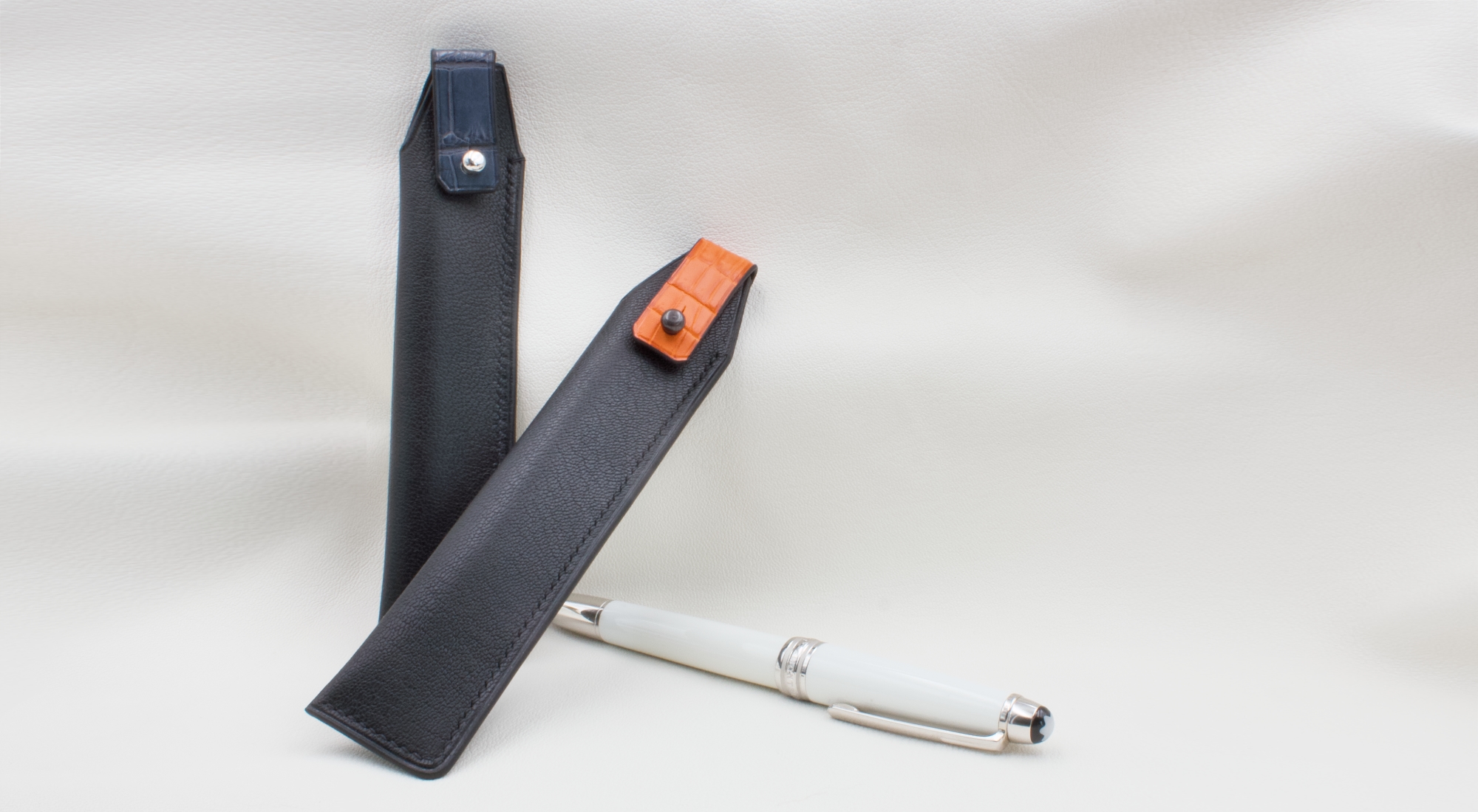 Étuis à stylo en cuir noir