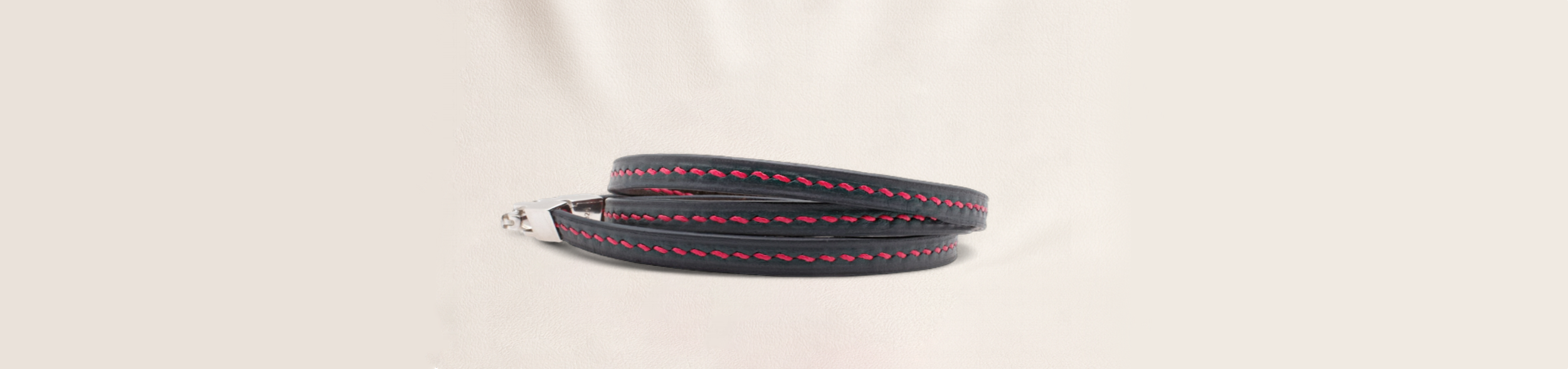Bracelets fins en cuir et couture sellier