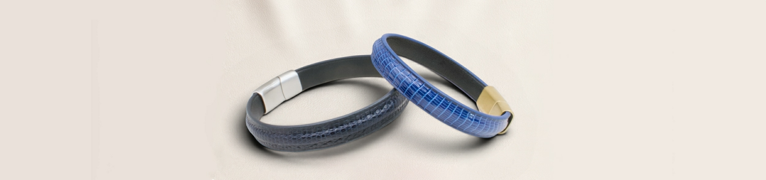 Bracelets en cuir de lézard bleu