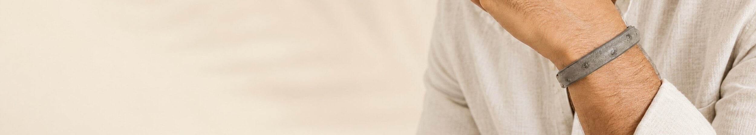 Bracelets en cuir de autruche gris