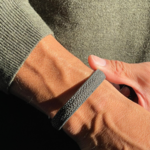 crivellaro-bracelet-galuchat-gris-poignet