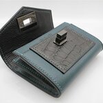 Portefeuille compact cuir turquoise croco noir ouvert Crivellaro-Paris