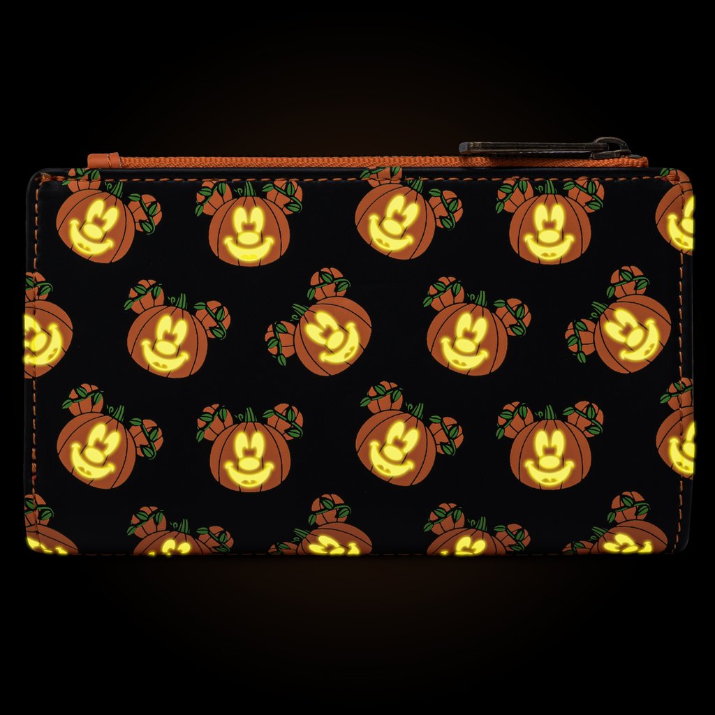 WDWA1721_Mickey-O-LanternAOPFlap_GlowInTheDark_1024x1024