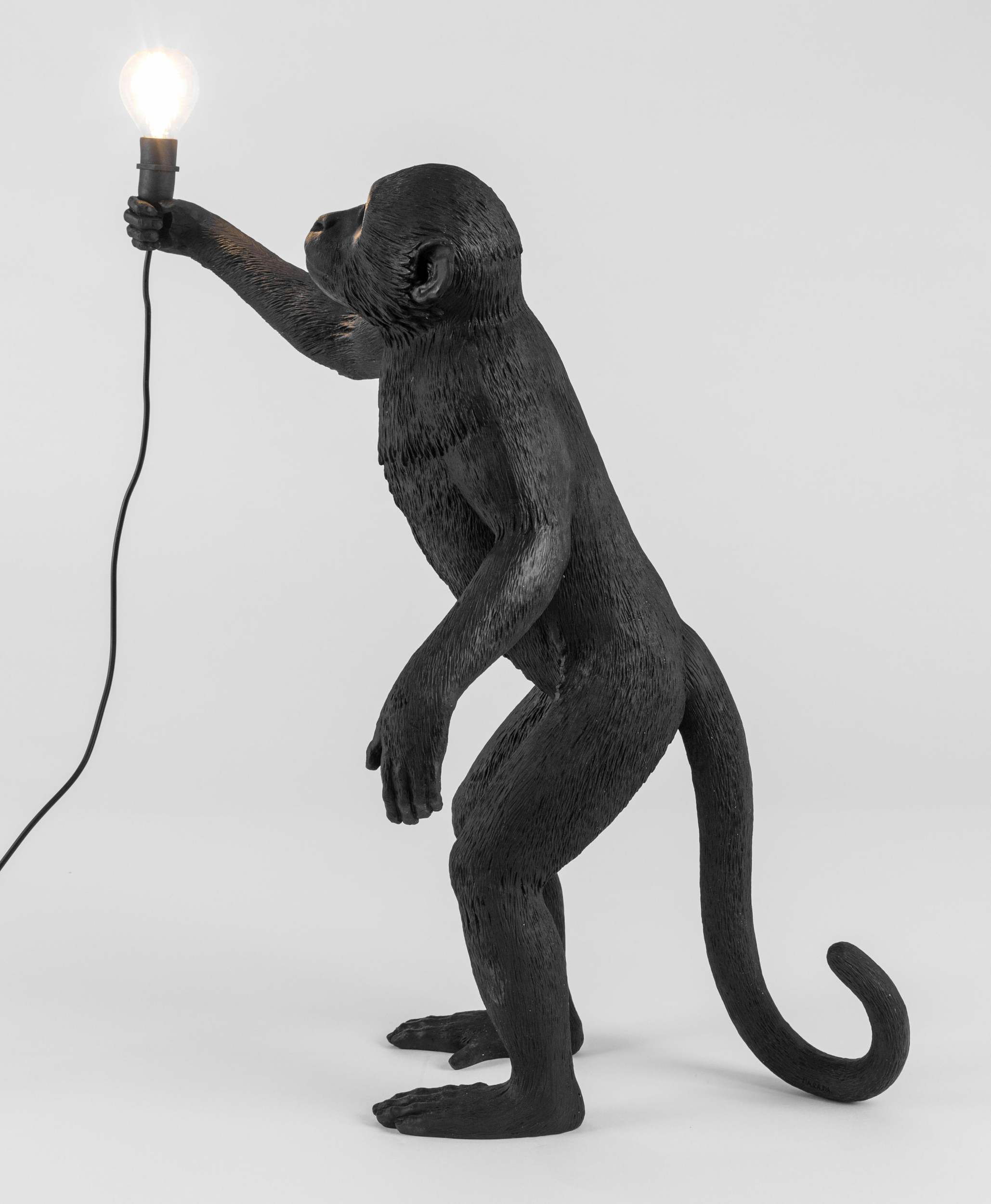 lampe-de-table-monkey-debout-3
