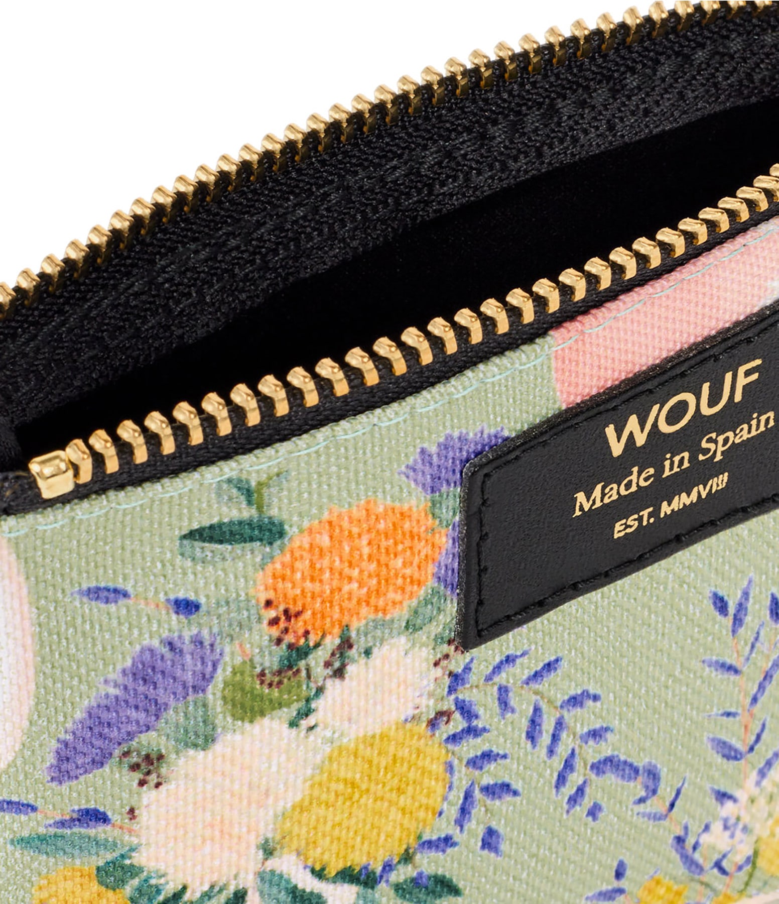 wouf-small-pouch-aida-detail