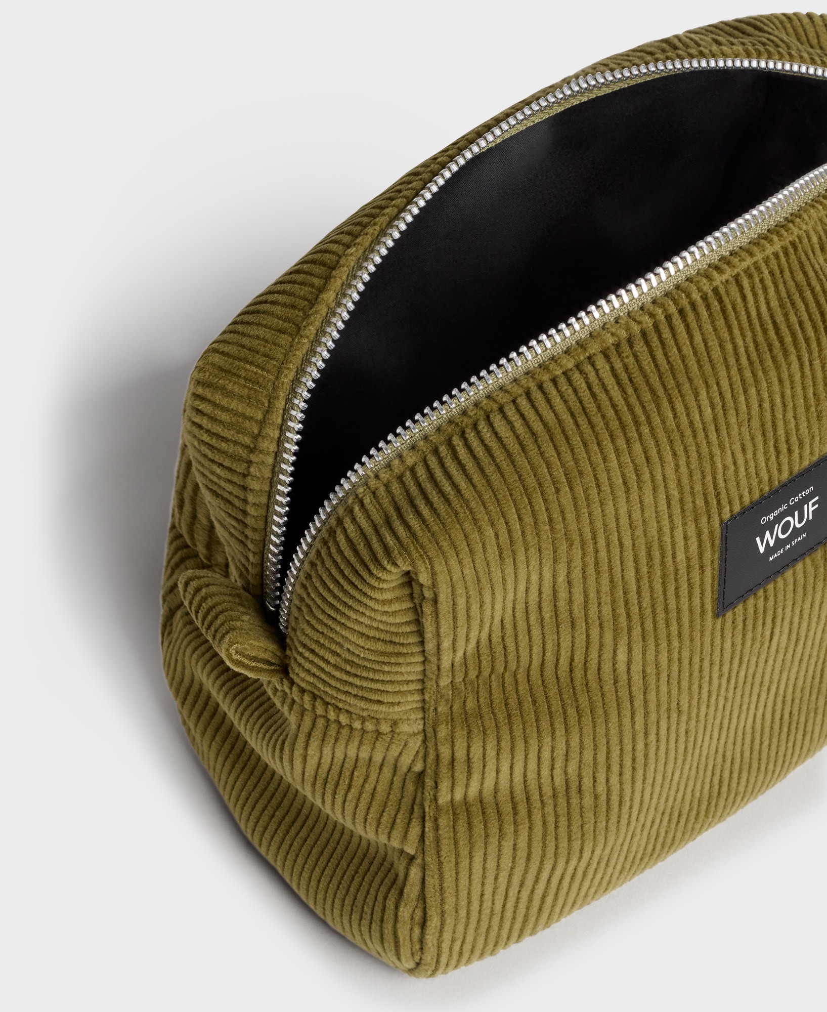 WOUF-MBC230049-Toiletry-Bag-Olive-Detail_adl