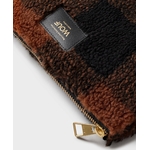 WOUF-TML230039-Large-Pouch-Brownie-Detail_adl