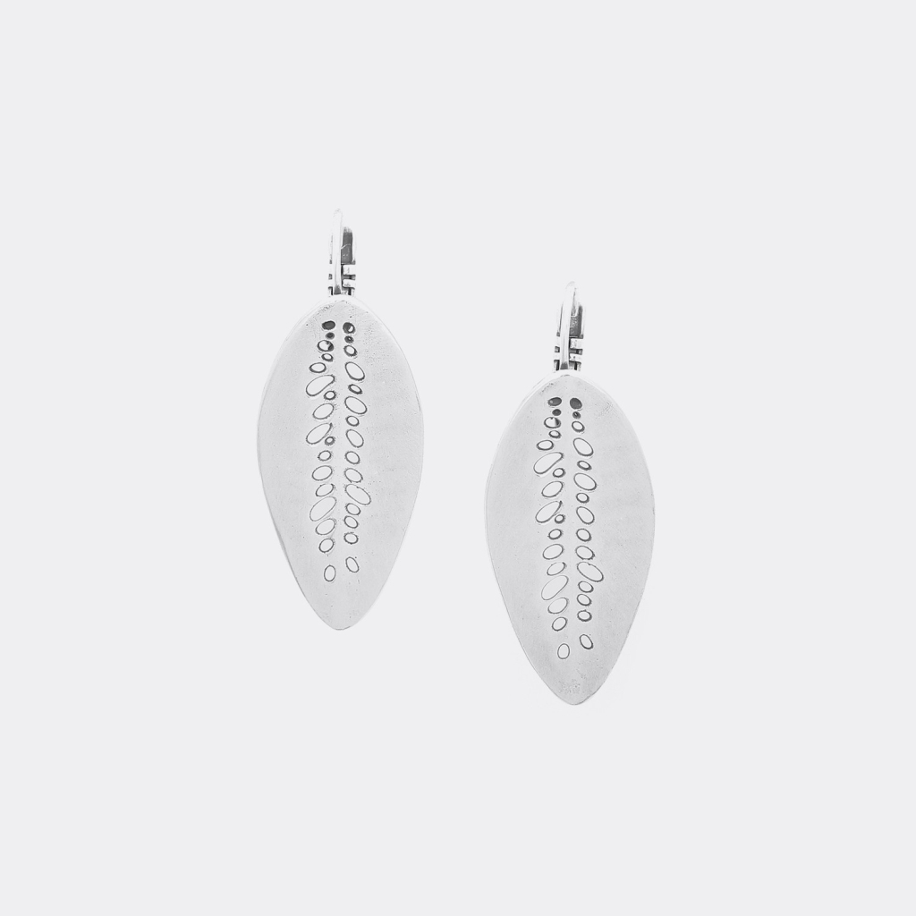 Boucles d\'oreilles dormeuses feuille argentée - Rhaphi