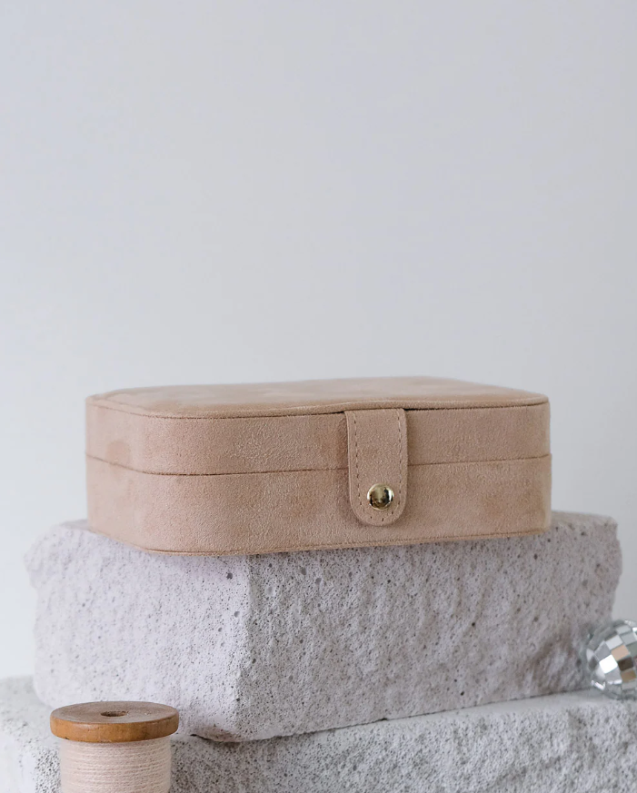 Brigitte-velours-beige-maison-scralett-2