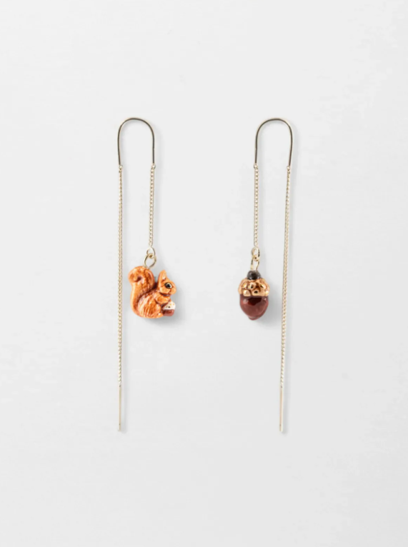 Longues boucles d\'oreilles écureuil et gland
