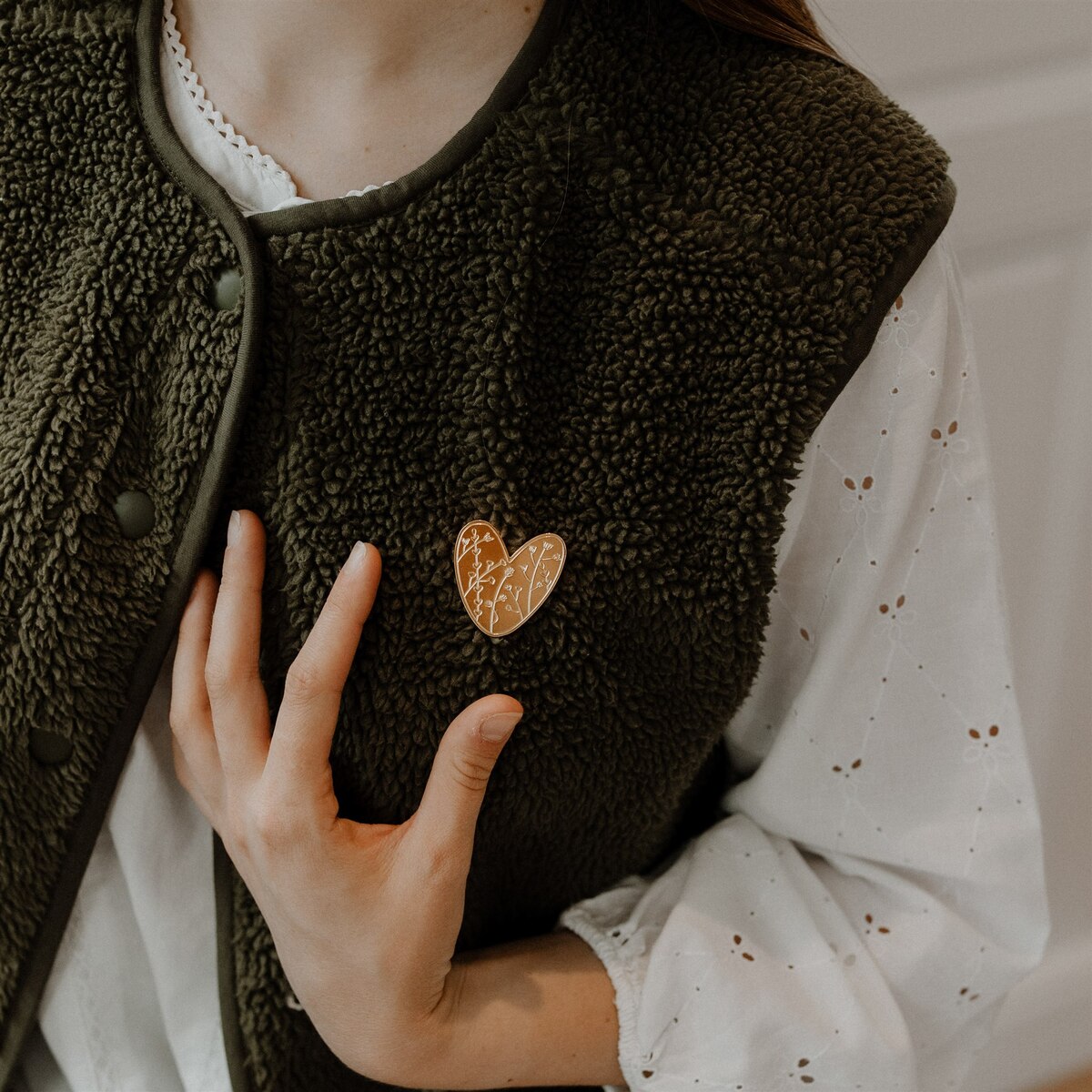 Broche-en-laiton-dore-coeur-Les-Petites-Hirondelles-5