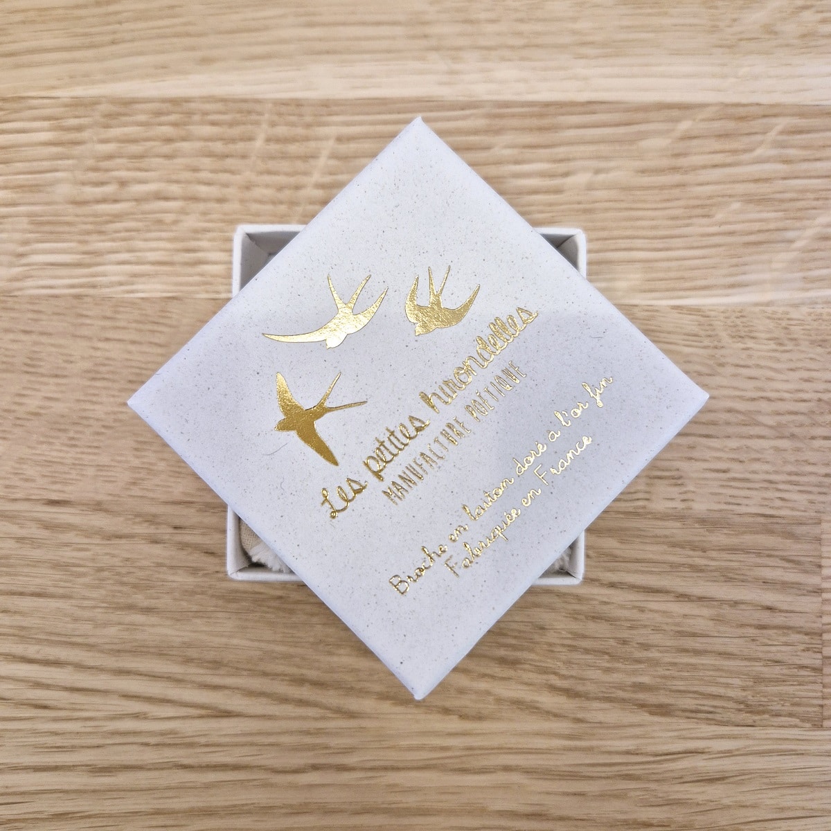 Ecrin-broche-en-laiton-dore-Les-Petites-Hirondelles