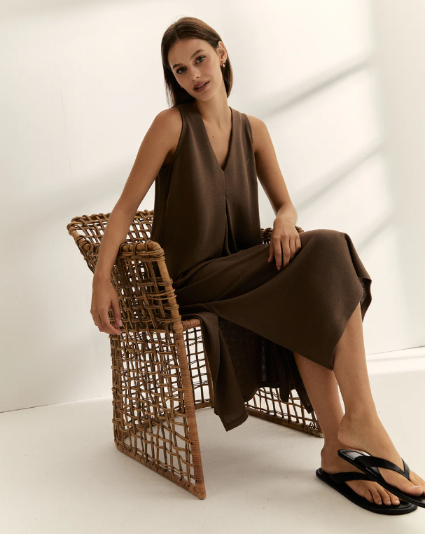 Robe longue en maille unie, à col en V et sans manches - Marron