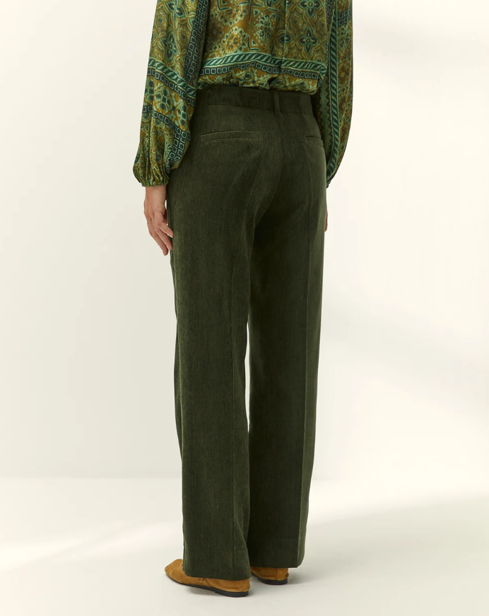 pantalon-droit-daim-vert-paz-torras-3