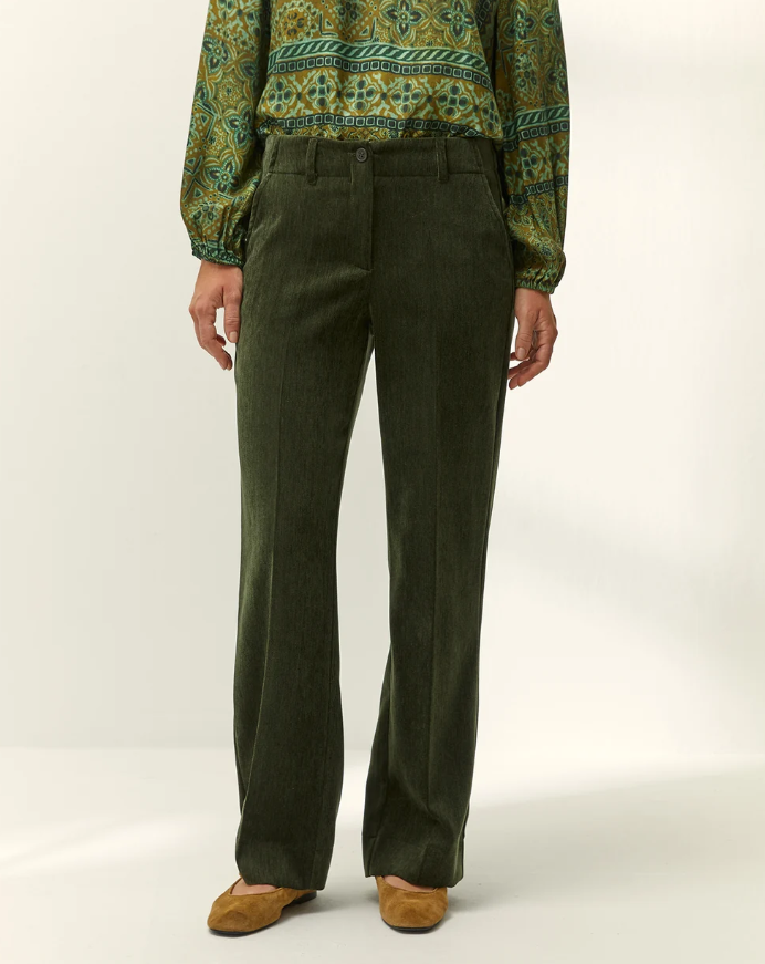 pantalon-droit-daim-vert-paz-torras-2