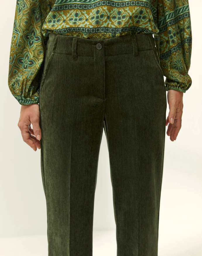 pantalon-droit-daim-vert-paz-torras-4