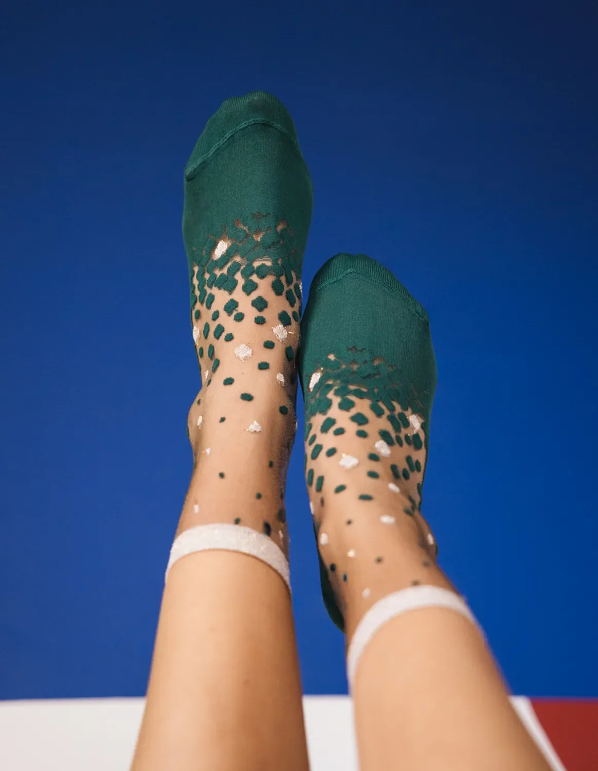 Chaussettes transparentes Nakameguro Émeraude, pois et paillettes dorées, photo 2