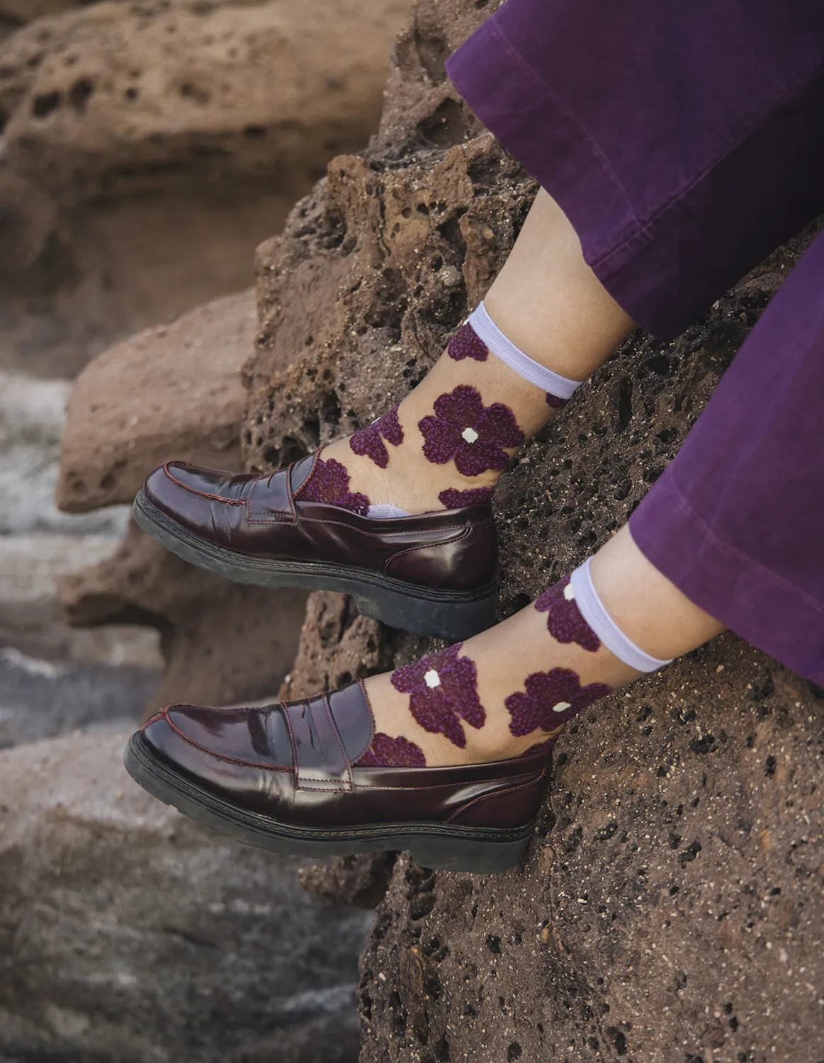 Chaussettes transparentes Murano Violette, fleurs violettes sur voile, photo 3