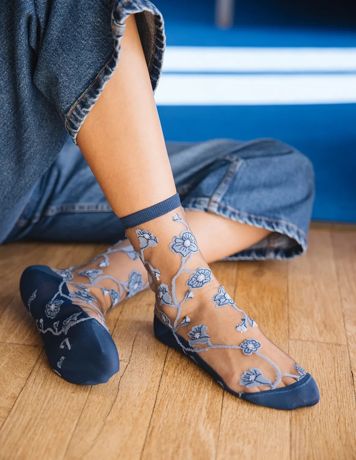 Chaussettes transparentes Blomst Denim portées, photo 2