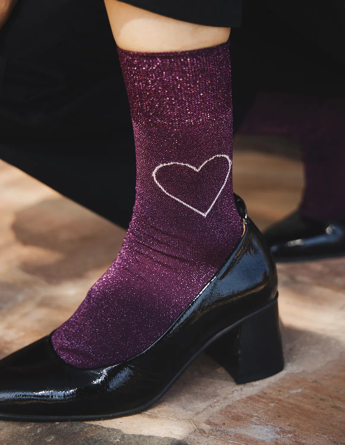 Chaussettes Frida portées, cœurs asymétriques, photo 2