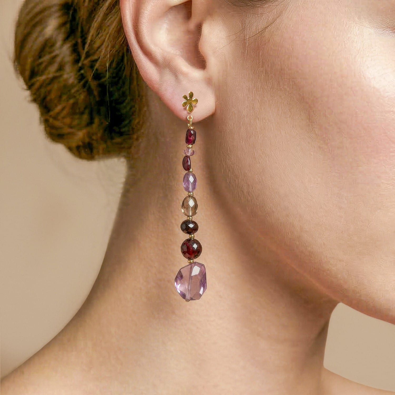 Boucles doreilles poussoir longues Belle de Nuit Nature Bijoux, porté