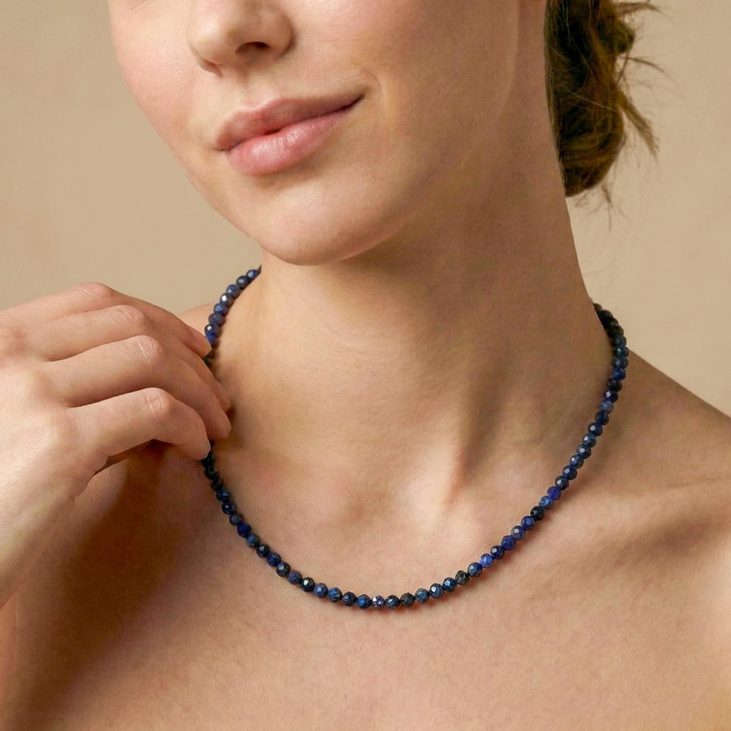 Collier fin lapis lazuli Calypso Nature Bijoux, porté