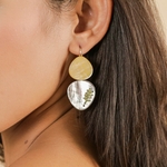 Boucles doreilles dormeuses nacre noire et nacre dorée calliope nature bijoux 3