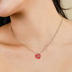 Collier pendentif petite anémone rouge Scarlet porté