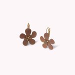 Boucles d'oreilles dormeuses fleur nacre brune Belle de Nuit Nature Bijoux