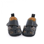 Chaussons_cuir_chat_noir_Les_moustaches_1824_mois_Moulin_Roty_1_1