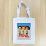 totebags crossin in the rain