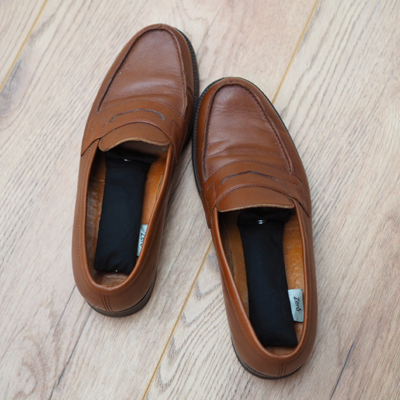Rezo propose des pochons de charbon anti-odeurs pour chaussures