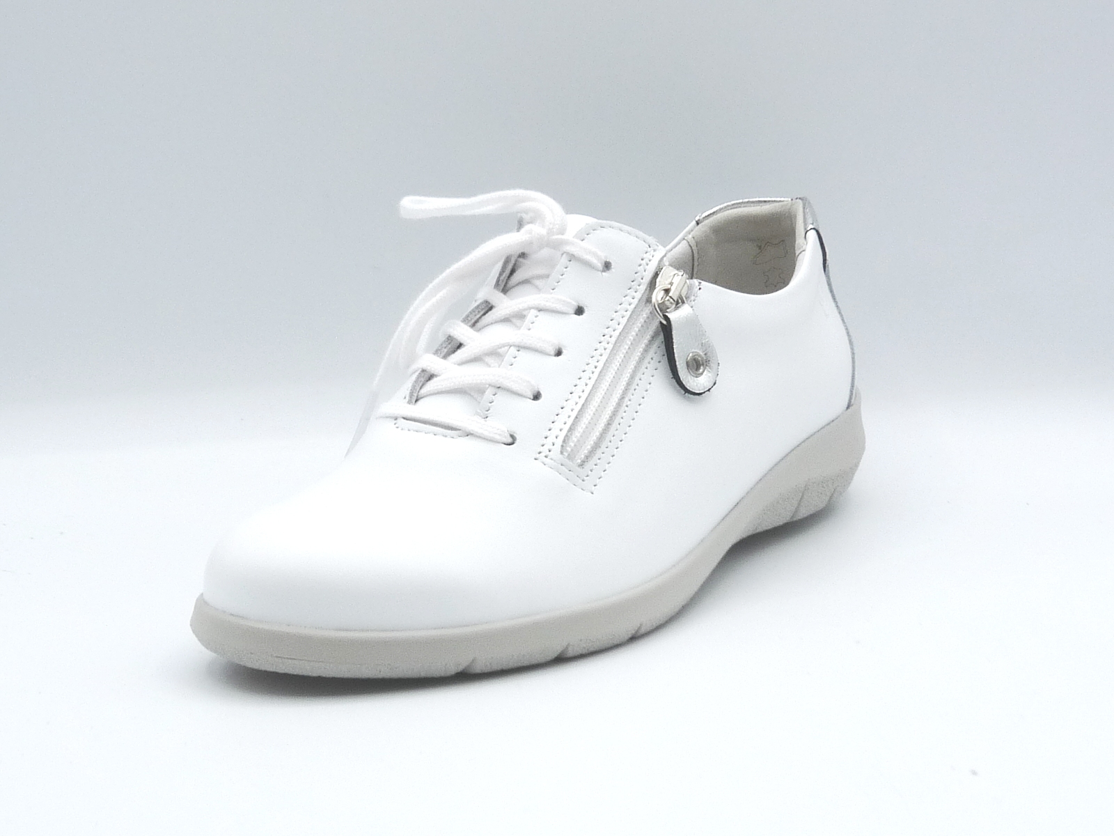 SUARES White