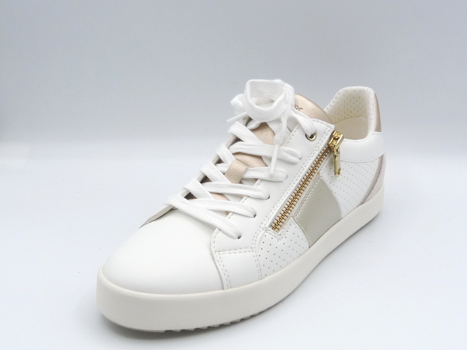 BLOMIEE White