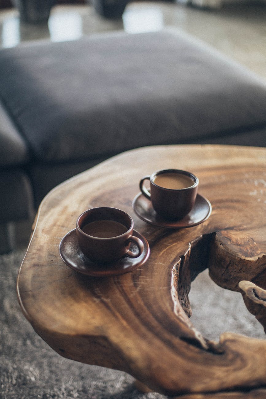 deux tasses en ceramique marron