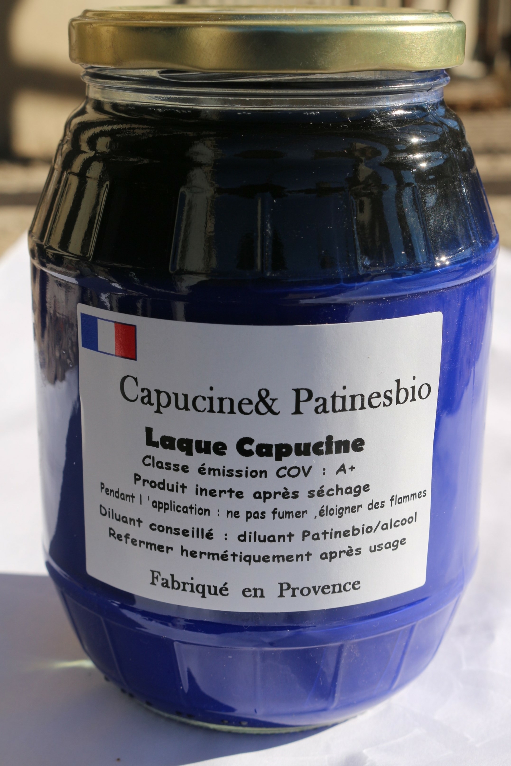 laque Capucine bleu Majorelle