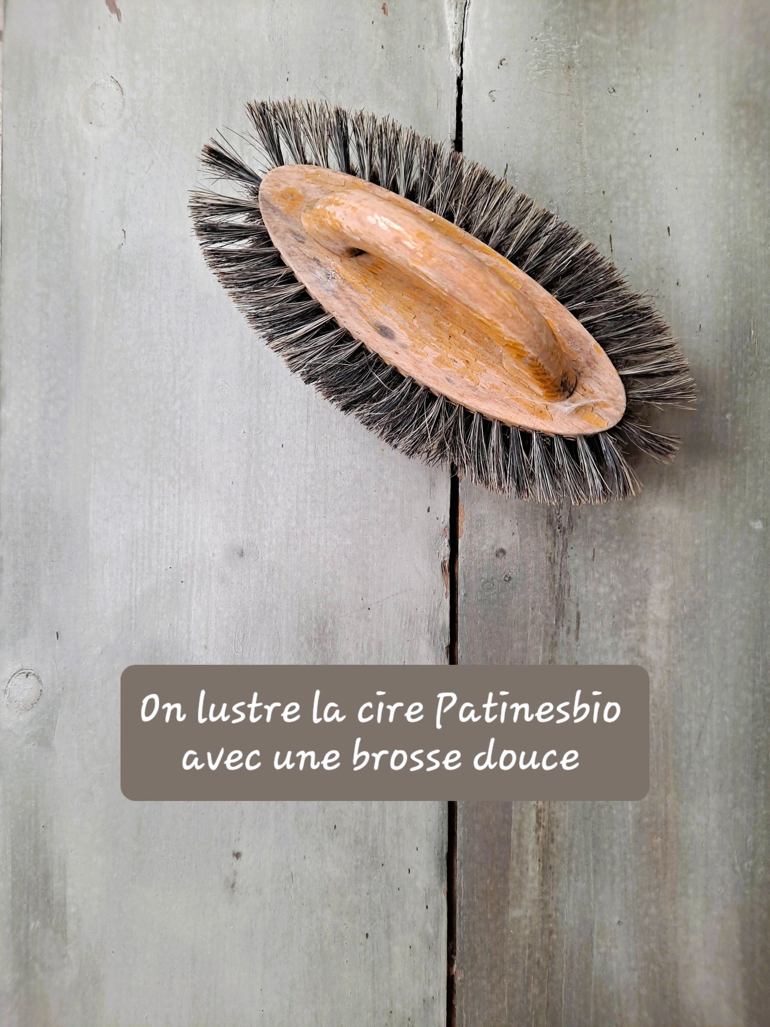 brosse douce pour faire briller la cire