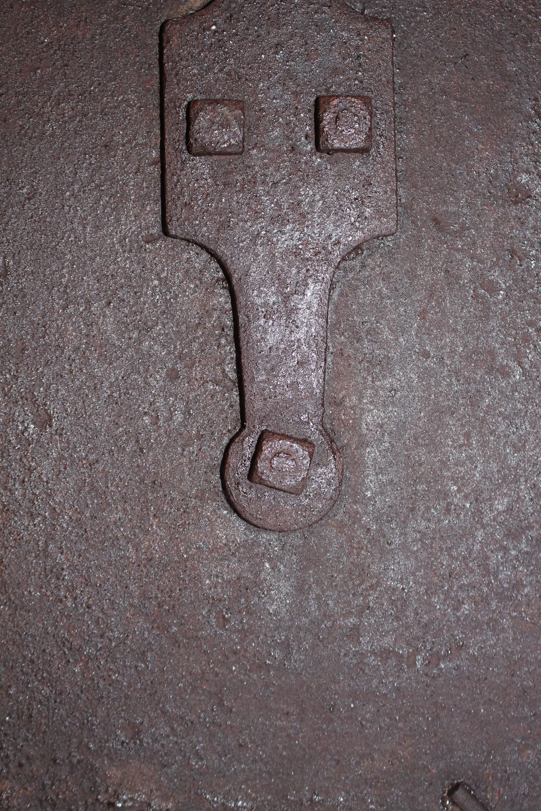 patine antiquaire brun ancien sur métal rouillé