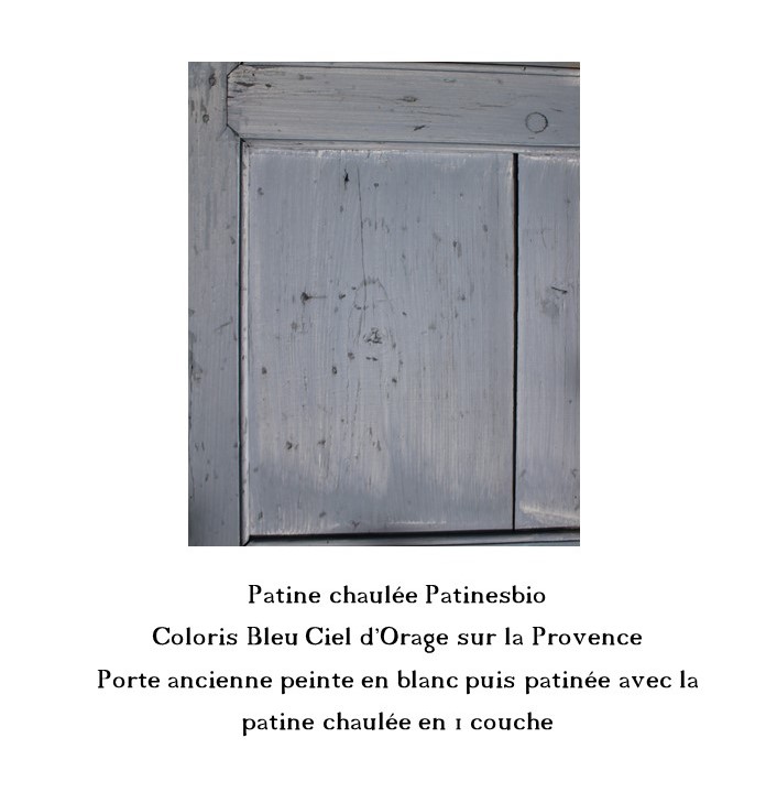 patine chaulée bleu ciel dorage sur la provence sur porte ancienne