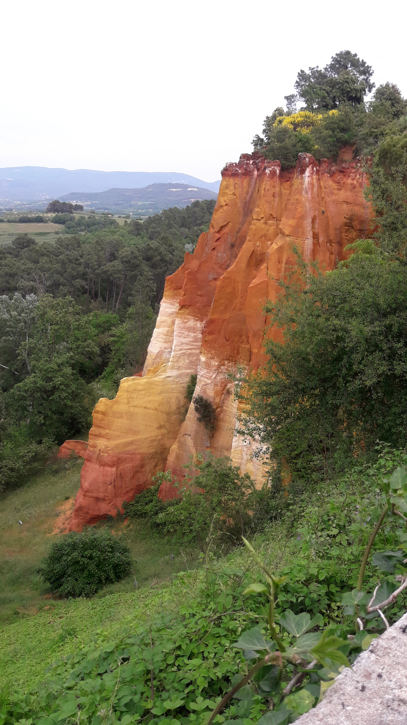 les falaises d ocre a roussillon