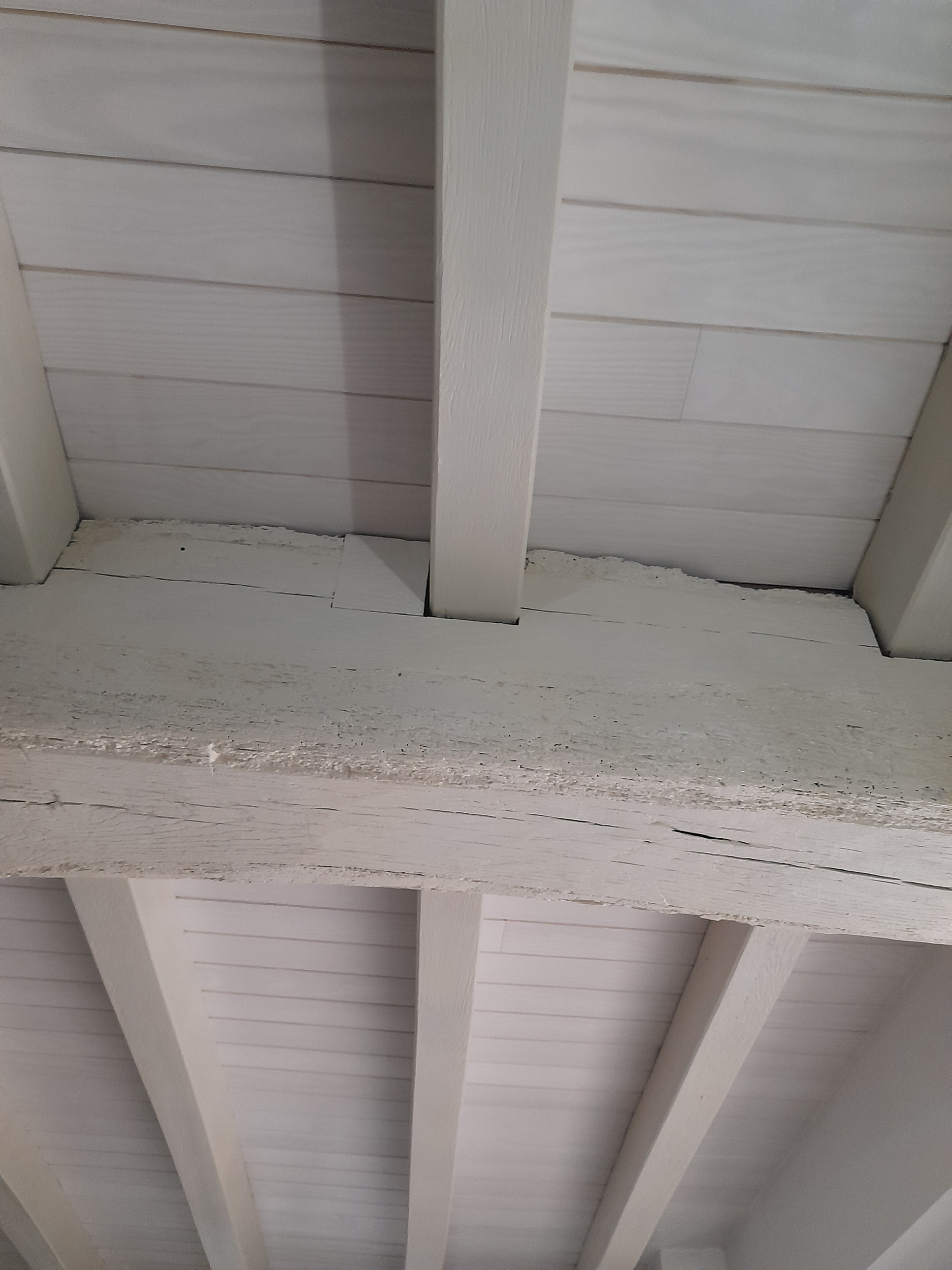 blanchir plafond en chataignier au naturel