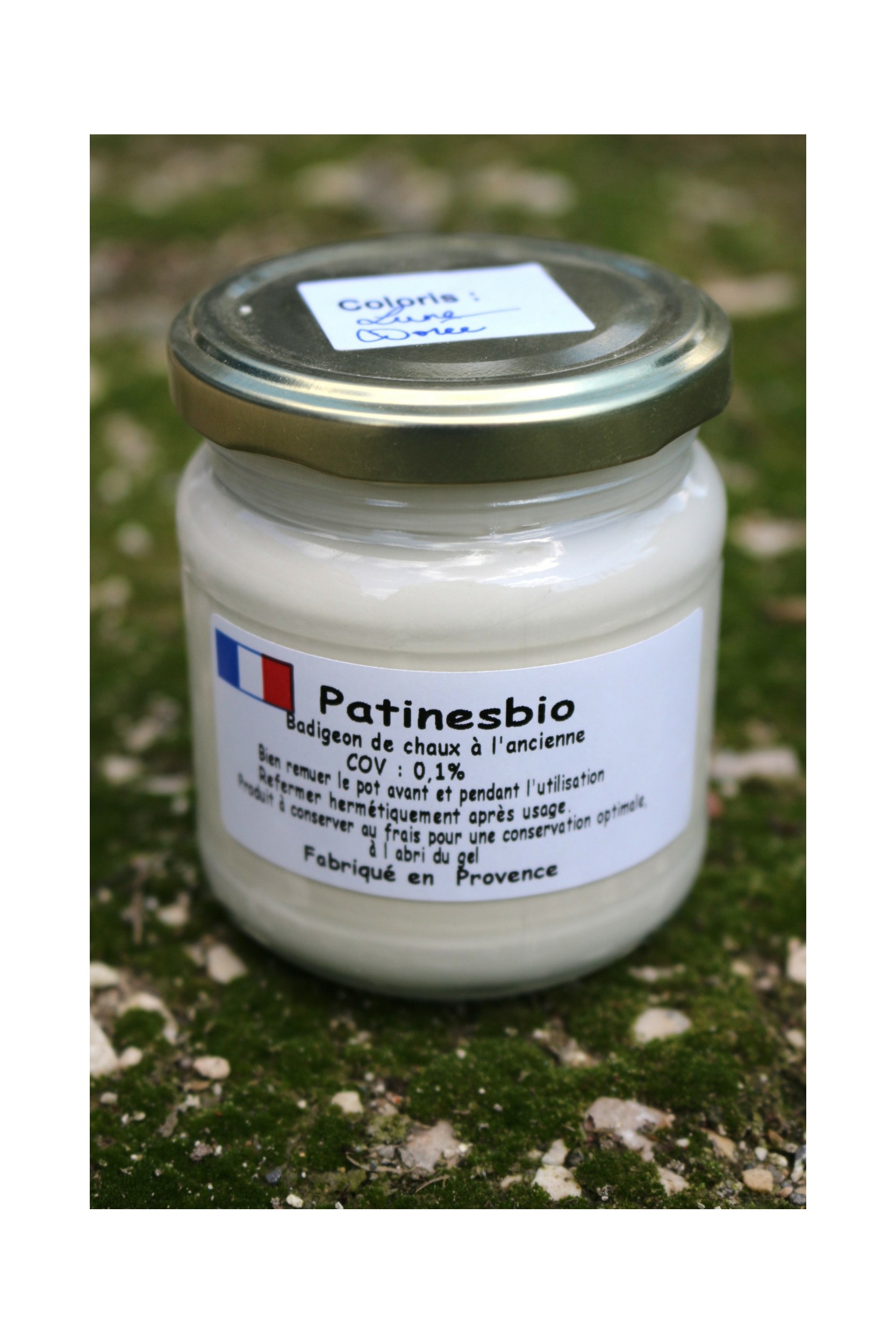 Peinture de chaux blanc cassé