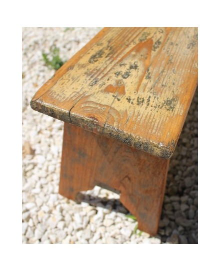 banc en bois patine et vielli a la gomme laque blonde detail