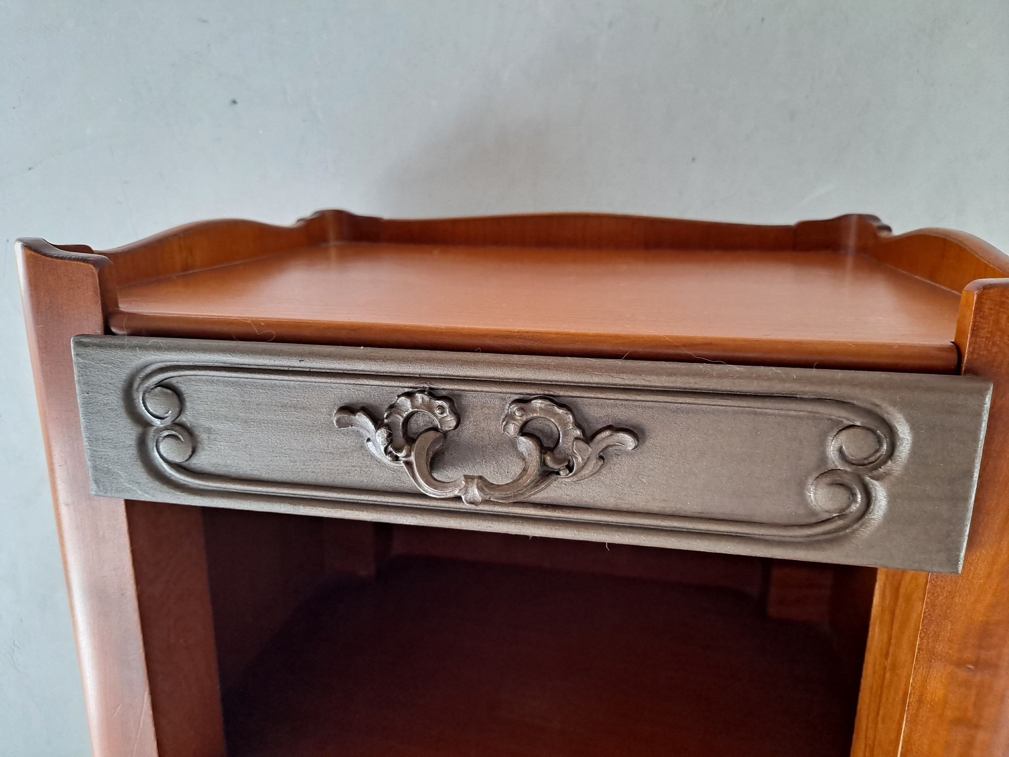 peinture métallisée pour bois verni